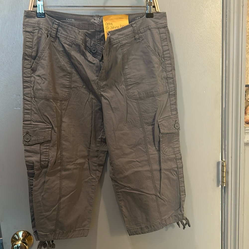 Gray St. John’s Bay 12P capri w/ cargo pockets